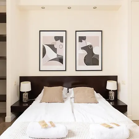 Concierge Metro Wilanowska Gym & Pool アパート ワルシャワ
