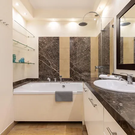 Concierge Metro Wilanowska Gym & Pool Apartmán *