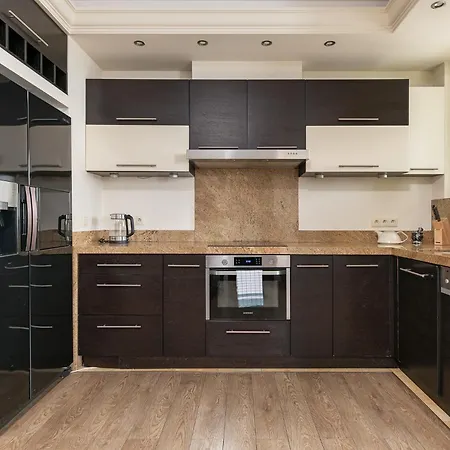 Concierge Metro Wilanowska Gym & Pool Apartment Warsaw